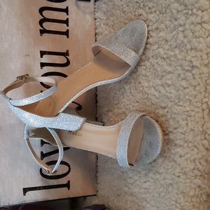 Ankia Silver Open Toed Heels Size 8M